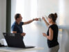 Zusammenarbeit 2 Personen; Unternehmen ORBIT