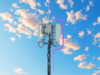 Symblbild Mobildfunkplanung/Deployment: Anetennenanlage auf Sendung von Himmel mit Schäfchenwolken